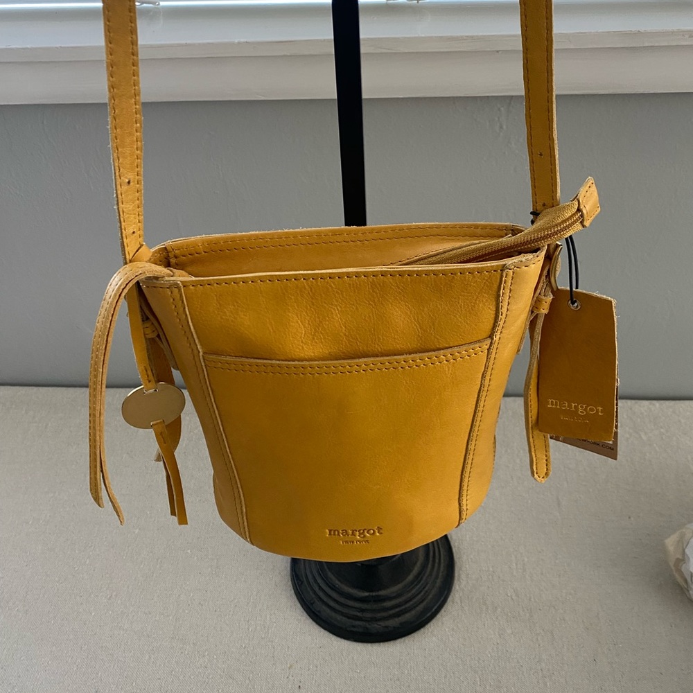 🆕Margot New York🔥
Mustard Yellow Iris Bucket Leather shoulder Purse